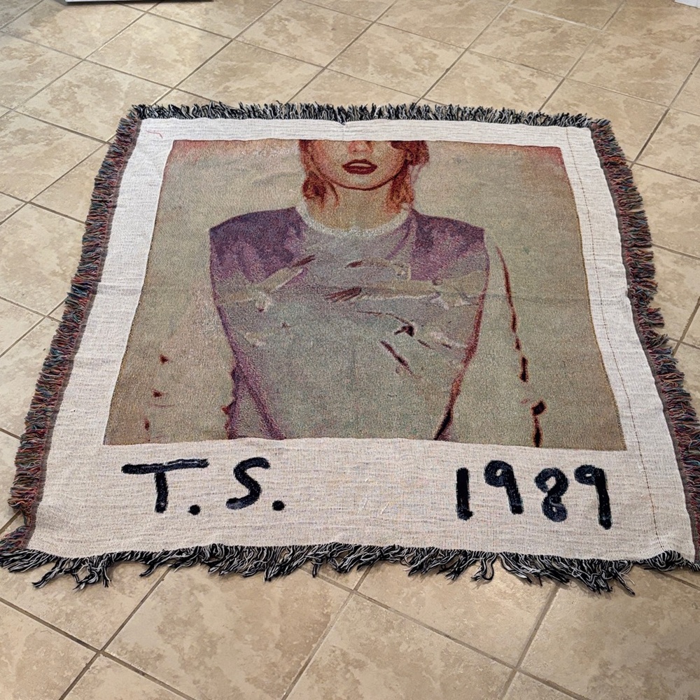 Taylor Swift 1989 Throw Blanket